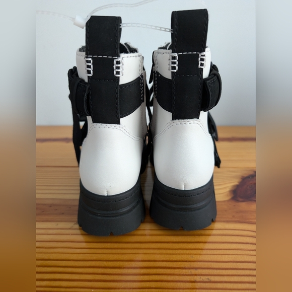 UGG ASHTON LACE UP BOOT WHITE LEATHER WATERPROOF HIGH TOP WOMENS US 7.5 - Picture 2 of 7
